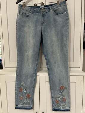 Monroe & Main Blue Floral Rose Embroidered Straight Leg Jeans Size 14